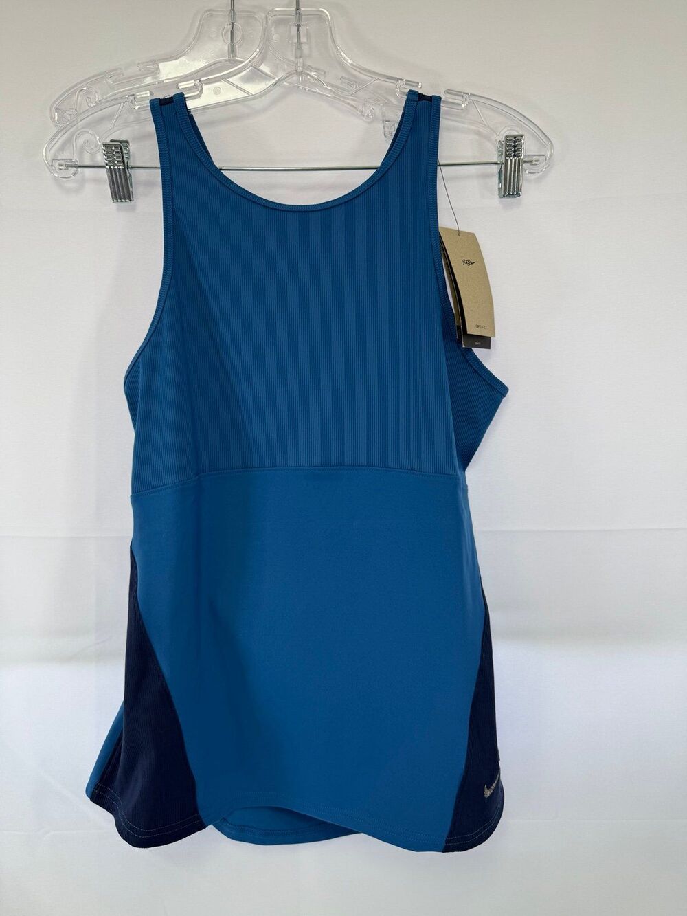 NIKE Yoga Dri Fit Slim Fit Tank Top Two-Tone Women’s Large NWT $42.00 Open Back